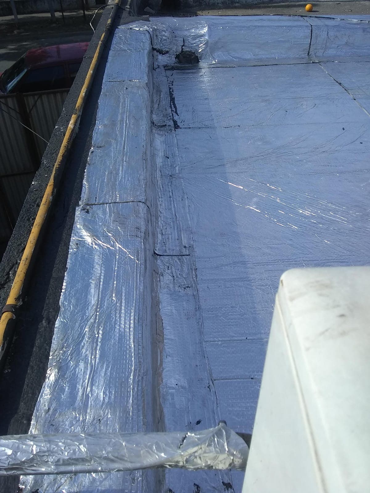Detalle de membrana sobre carga y muro perimetral