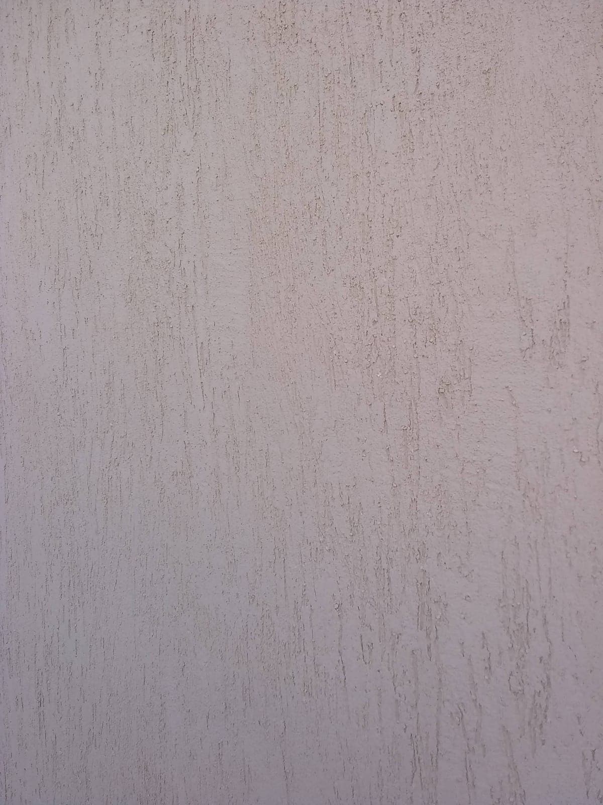 Pared exterior con revestimiento texturado